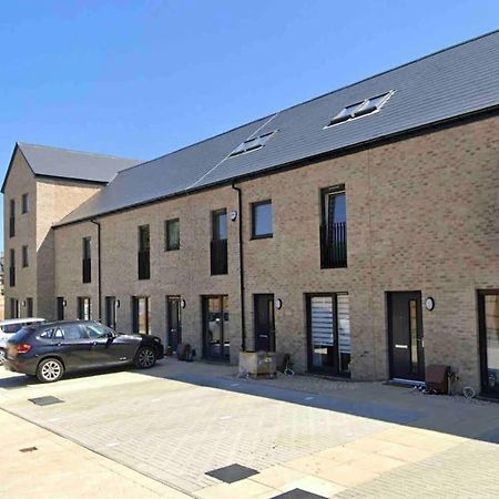 Modern 3 Bed Villa With Free Parking And Garden Close To City Center And Edinburgh Airport Экстерьер фото