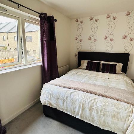 Modern 3 Bed Villa With Free Parking And Garden Close To City Center And Edinburgh Airport Экстерьер фото