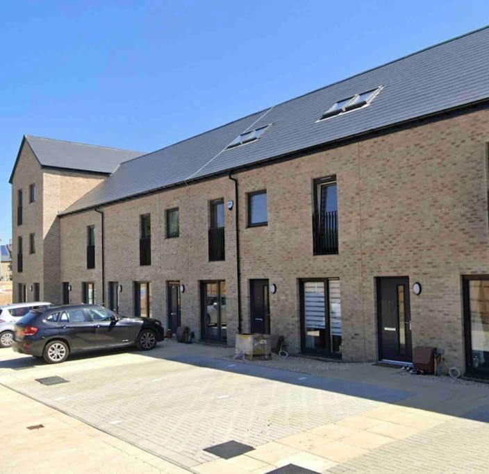 Modern 3 Bed Villa With Free Parking And Garden Close To City Center And Edinburgh Airport Экстерьер фото