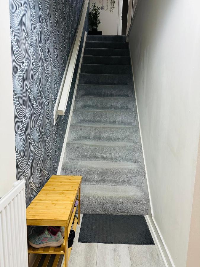 Modern 3 Bed Villa With Free Parking And Garden Close To City Center And Edinburgh Airport Экстерьер фото