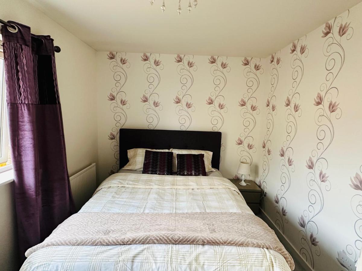 Modern 3 Bed Villa With Free Parking And Garden Close To City Center And Edinburgh Airport Экстерьер фото